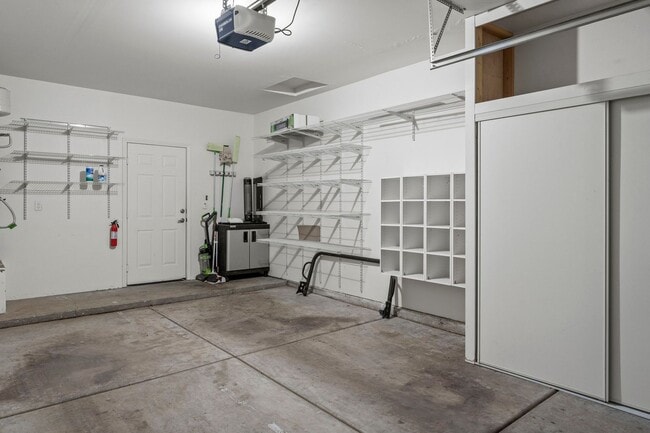 Building Photo - Fully Furnished Single Level Condo Resort LIving