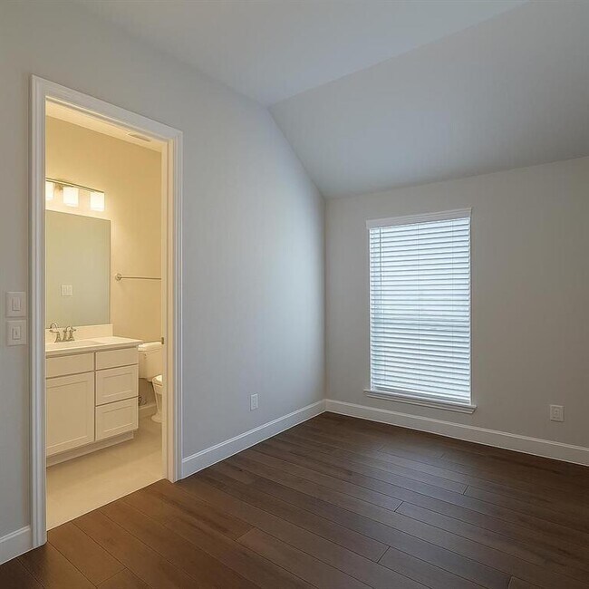 Building Photo - 15814 Wild Rose Bnd Dr