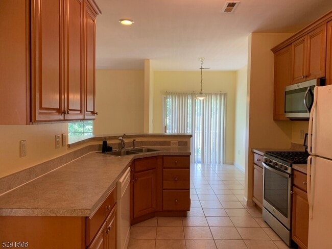 Building Photo - 51 Truman Ave