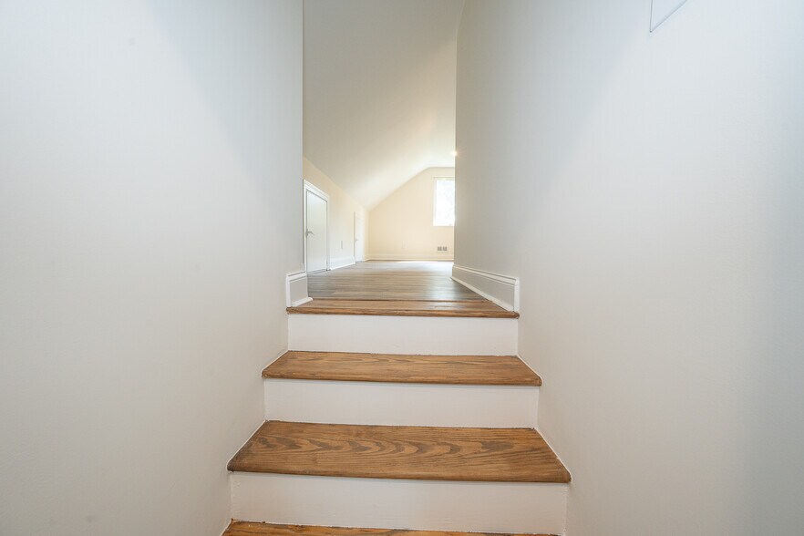 Building Photo - 503 Poplar Rd