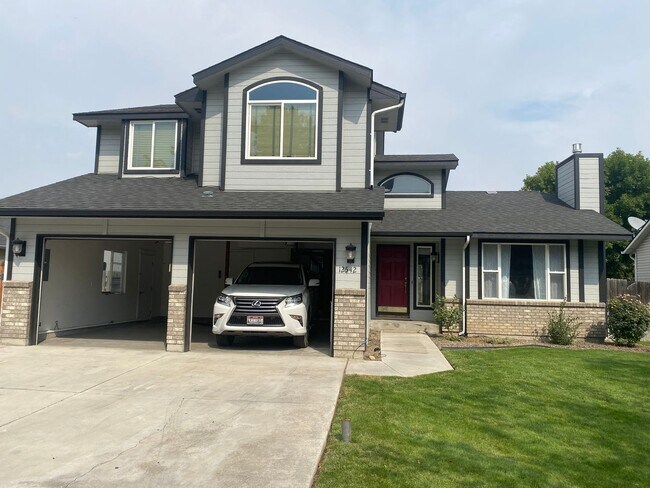 Building Photo - Nice home in great neighborhood