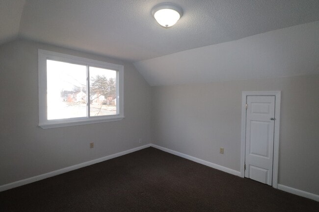 Building Photo - Gorgeous single-family Home