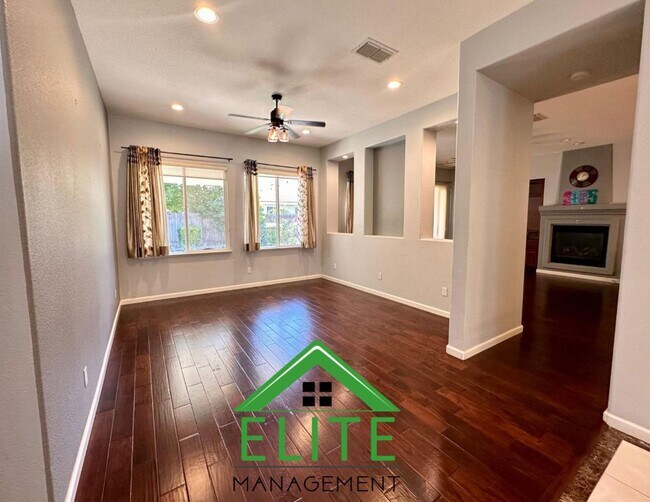 Building Photo - Stunning 4-Bedroom, 3.5-Bath Home