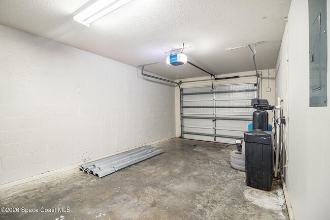 Building Photo - 1667 Desco