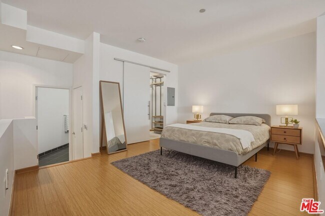 Building Photo - 1100 Wilshire Blvd