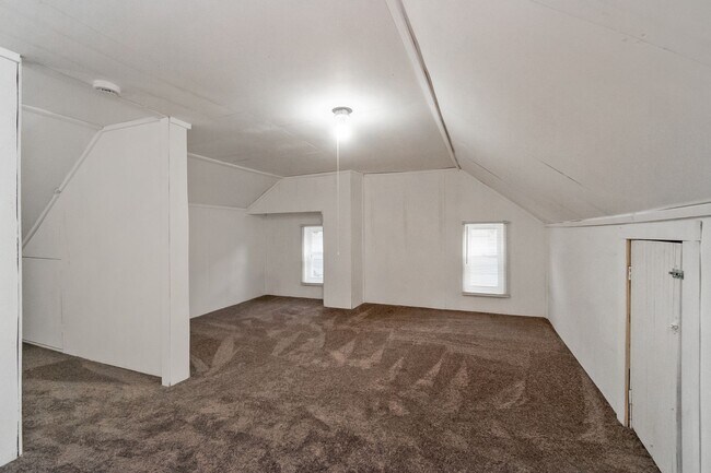 Building Photo - Spacious 3-Bed + Office Home in Slatington — Fresh Floors & Flexible Layout