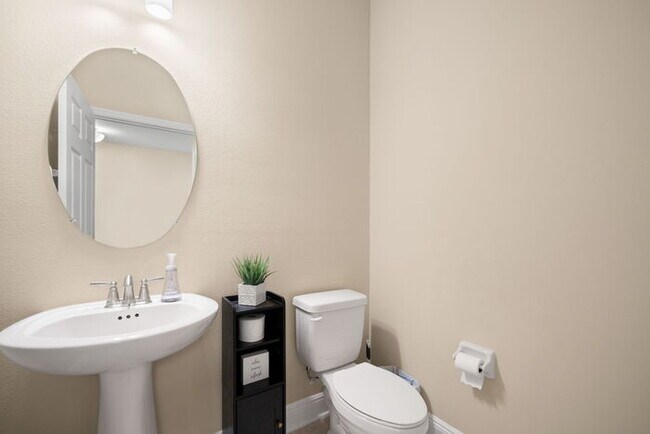 Building Photo - Beautiful Home For Rent in Berry Bay with ...
