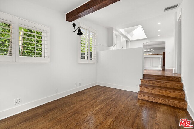 Building Photo - 521 Westbourne Dr