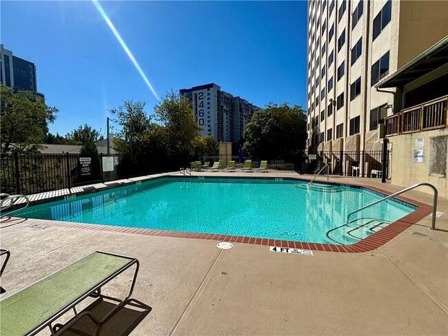 Building Photo - 2479 Peachtree Rd NE