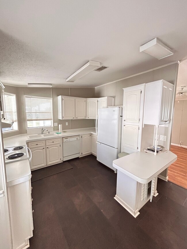 Building Photo - 38816 Bronco Dr