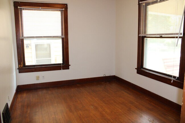 Building Photo - 910 Humboldt St