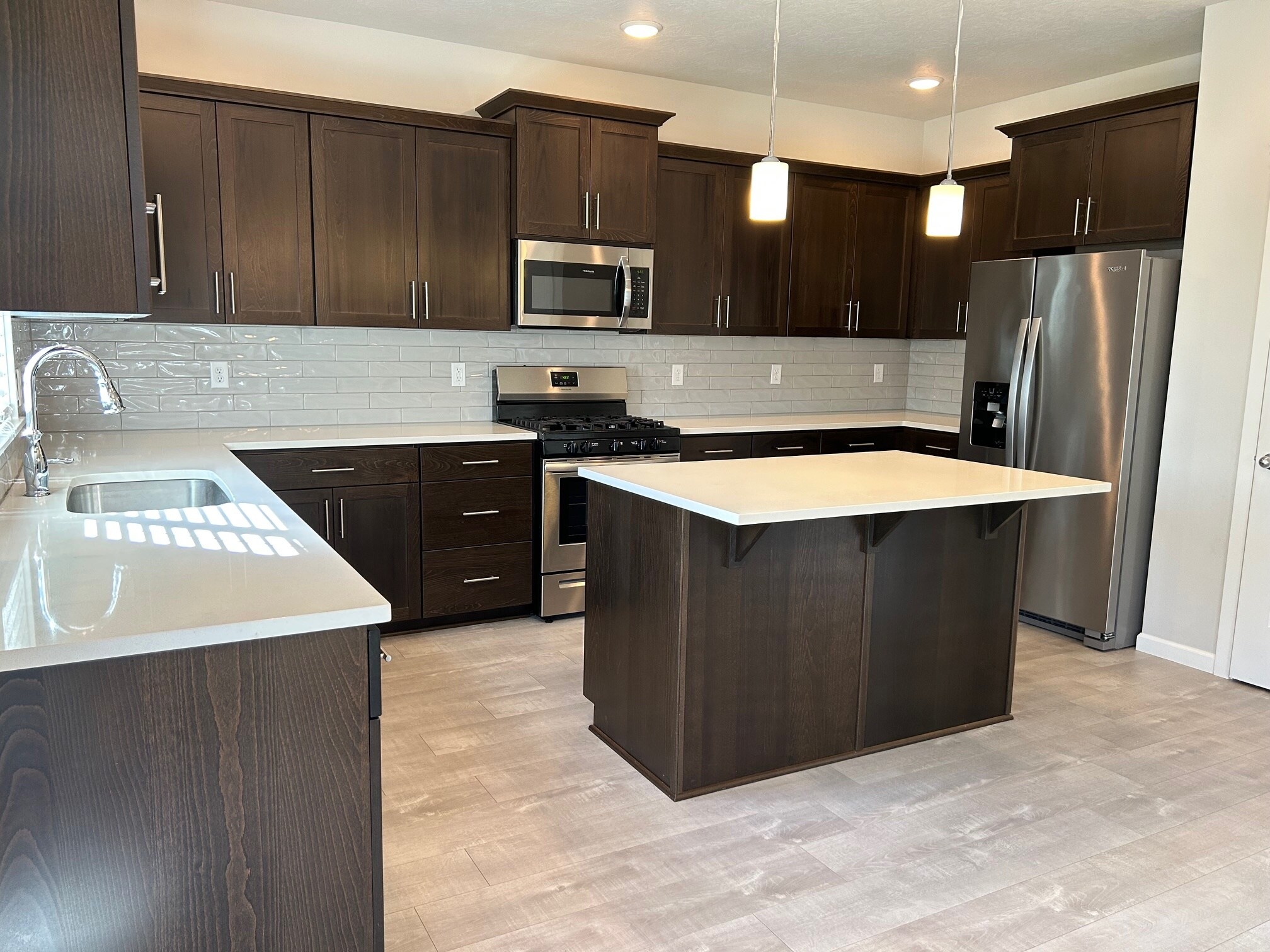 Building Photo - 4546 Sagecrest Dr NE