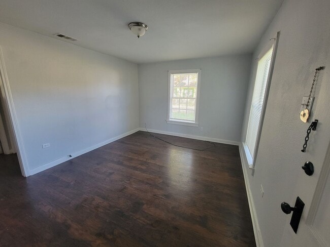 Building Photo - 918 Preston St