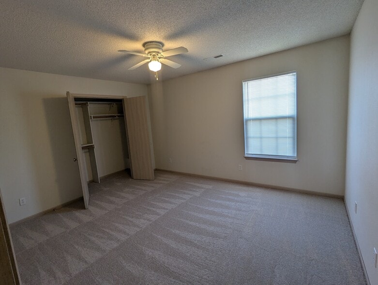 2nd Bedroom - 203 W Nicholas Dr