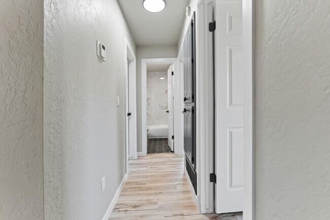 Building Photo - 1101 S Bouziden Dr