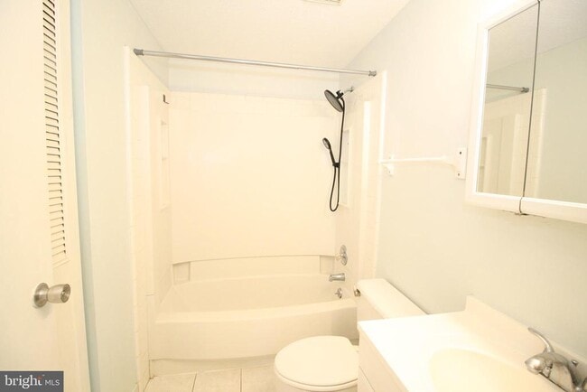 Building Photo - 1378 Rollinghouse Dr