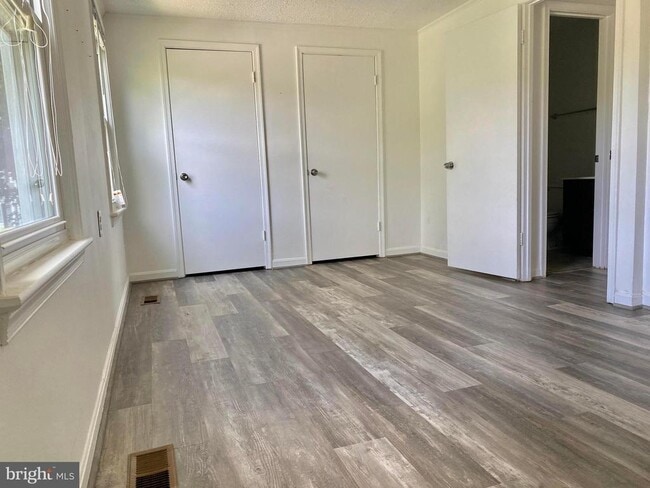 Building Photo - 7351 Crestleigh Cir