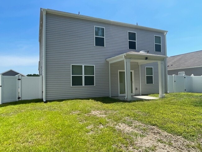 Building Photo - 4 BR 2.5 BA in Harmony