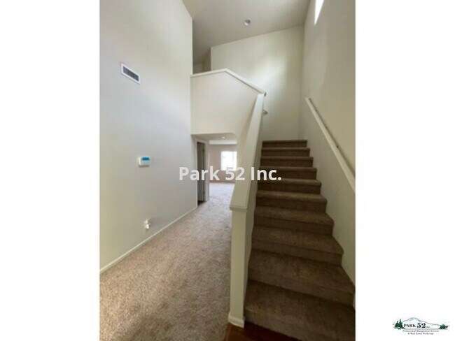 Building Photo - 4226 E Roosevelt Ave