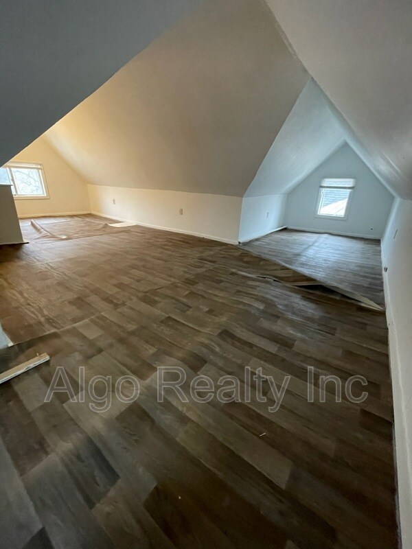 Building Photo - 2923 N Girard Ave