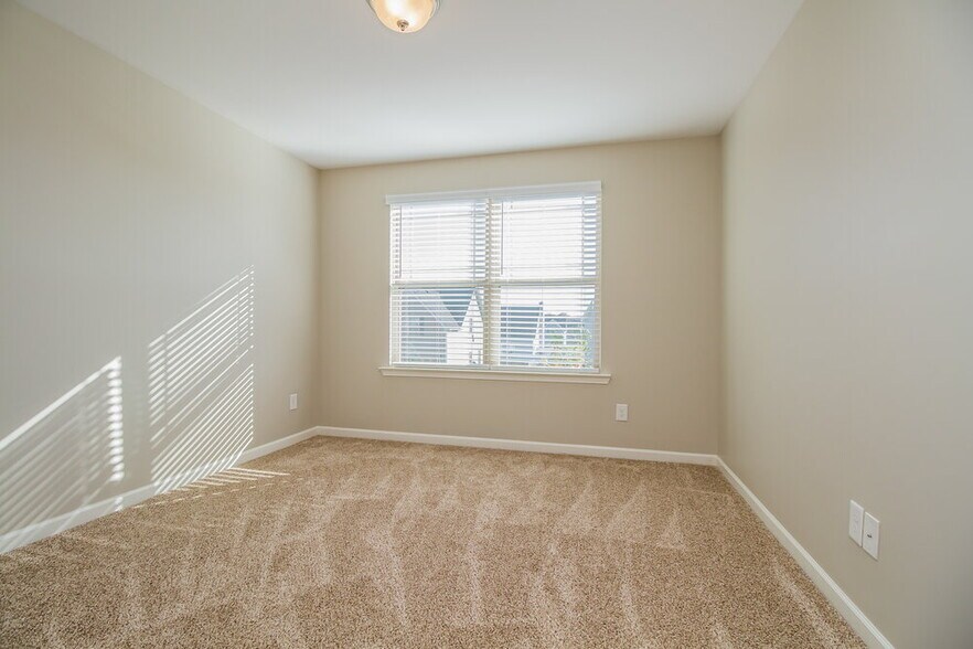 Building Photo - 8005 Lakota Ct