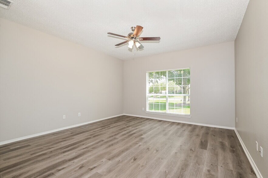 Building Photo - 5717 San Marino Dr