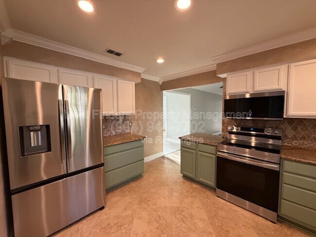 Building Photo - 12947 Tree Wy Ct N