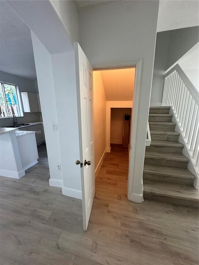 Building Photo - 1481 SE 24th Ct