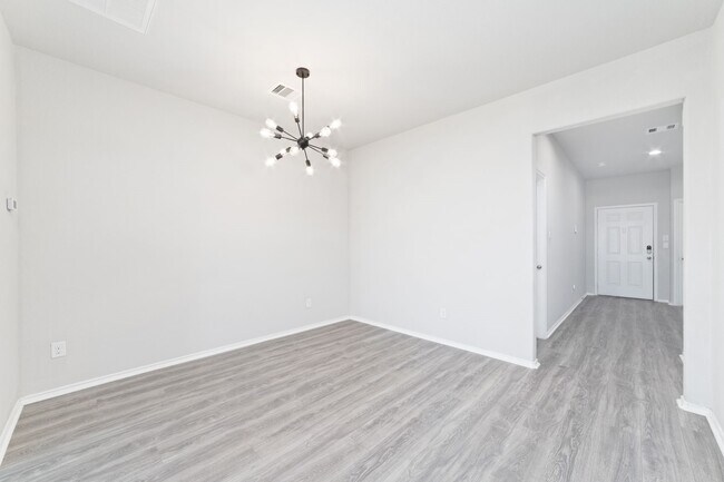 Building Photo - 6123 Yesenia St