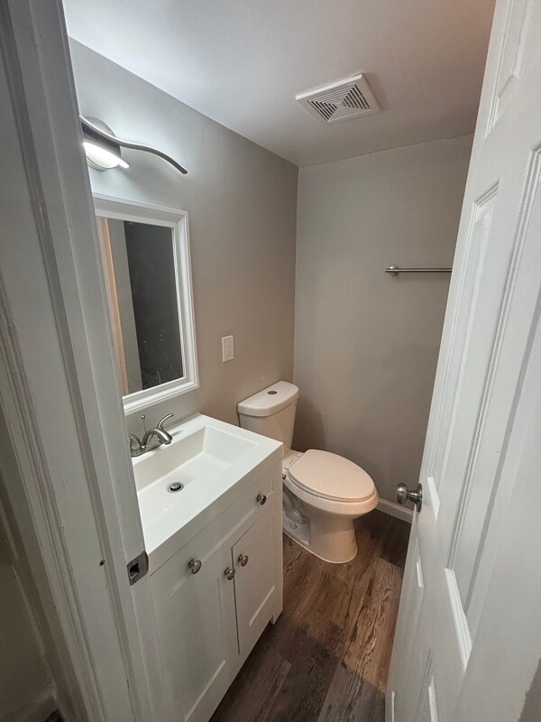 Building Photo - 410 N Loudon Ave