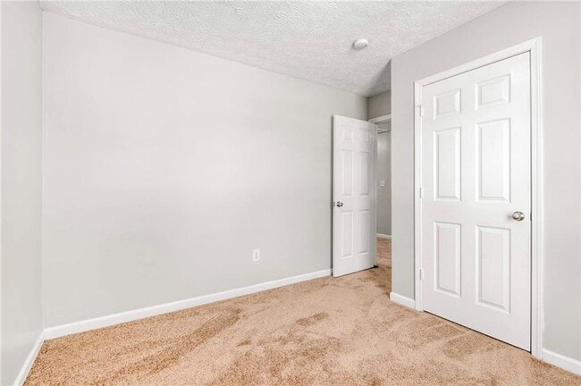 Building Photo - 588 Elle's Wy