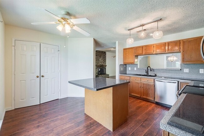 Building Photo - 6304 Brookcrest Dr