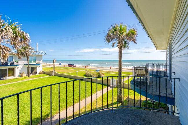 Building Photo - Furnished Coastal Living Condo