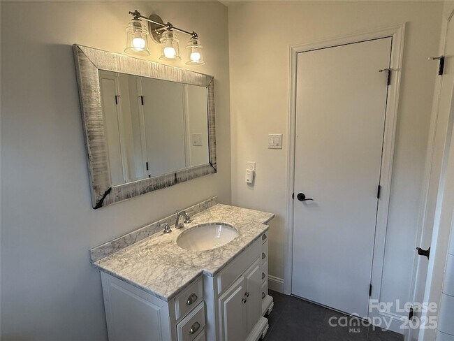 Building Photo - 6611 Lancer Dr