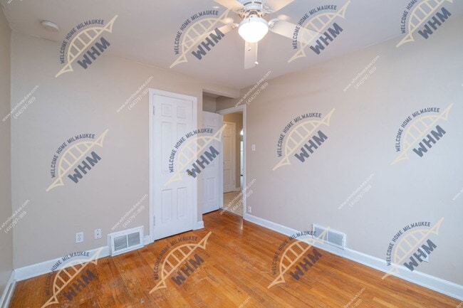 Building Photo - 3258 S Kinnickinnic Ave