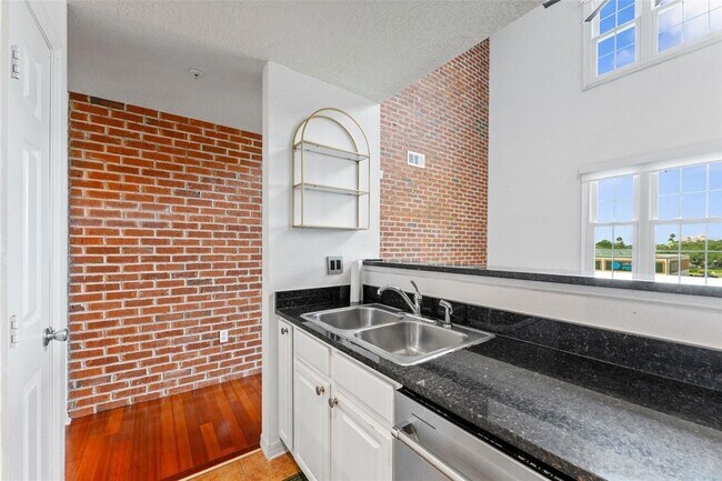 Building Photo - 501 Knights Run Ave