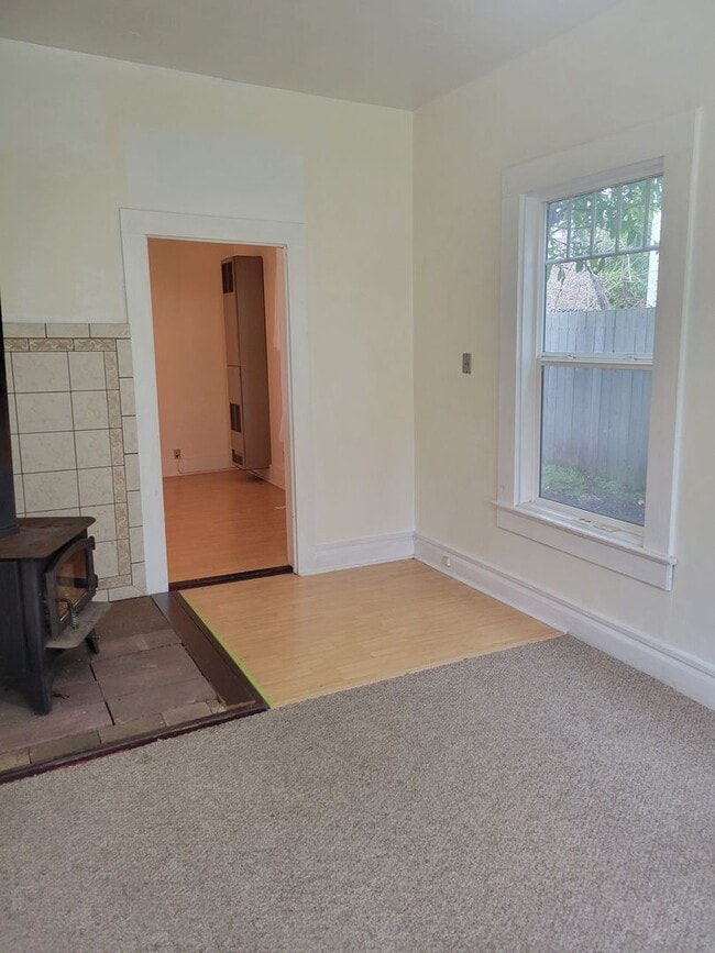 Building Photo - Uptown Port Townsend Home