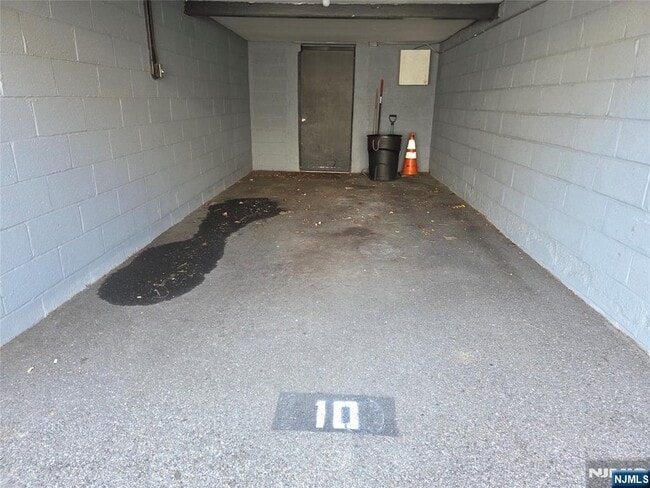 Building Photo - 1628 Valley 2A Vly