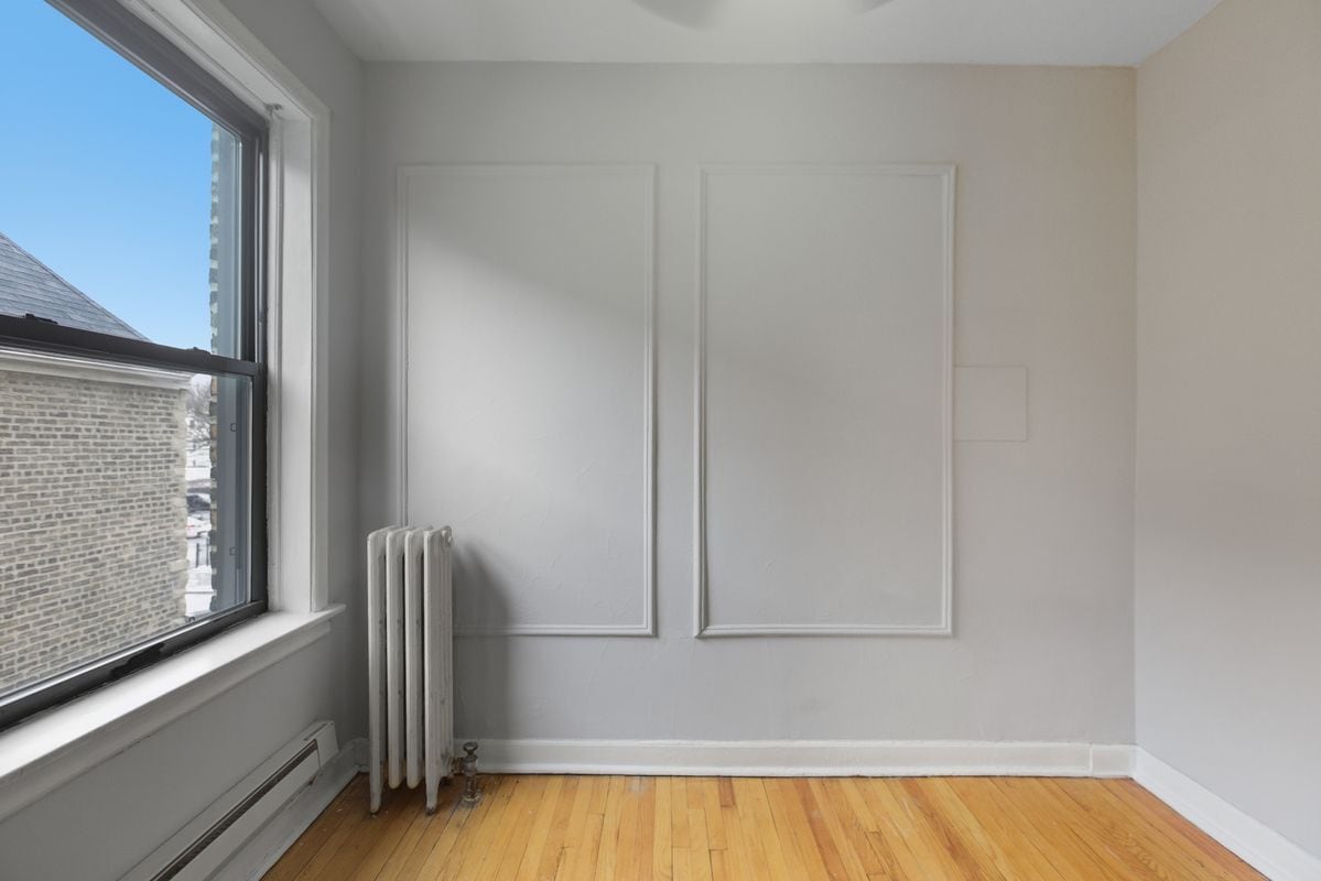 Building Photo - 1050 W George St