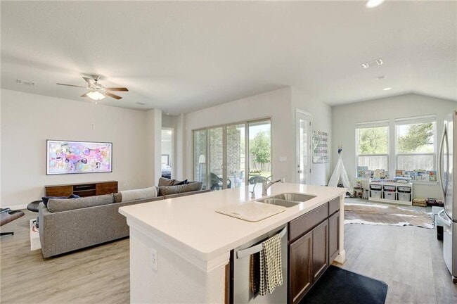 Building Photo - 416 Peakside Cir