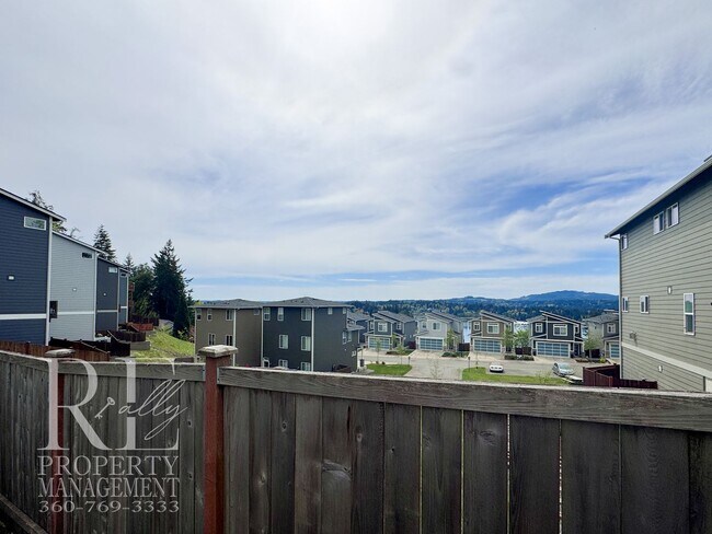 Building Photo - Modern 3-Story Bremerton Home with Water Views on Every Level