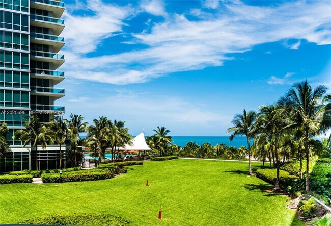 Building Photo - 10275 Collins Ave