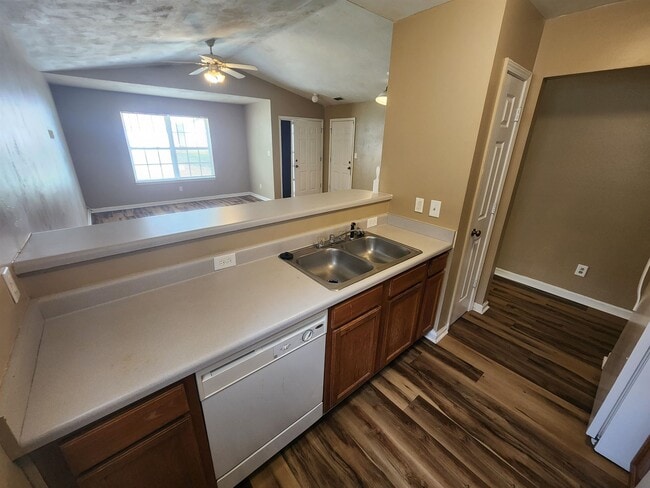 Building Photo - 2131 Wesley Ct