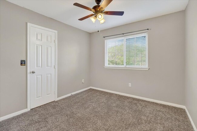 Building Photo - 2110 Encino Dr