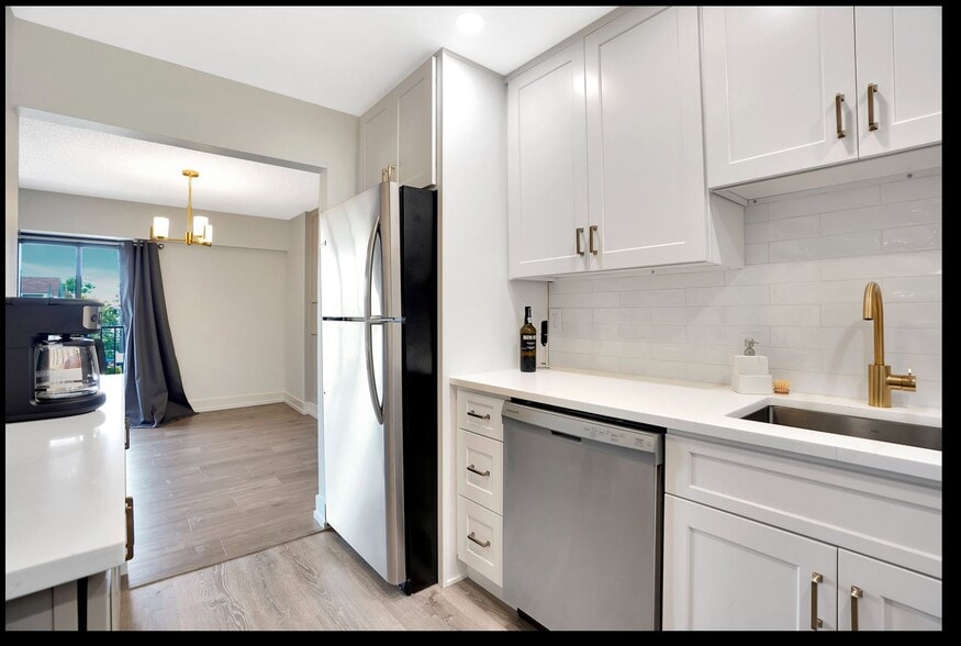 Building Photo - 10 N Wood Ave