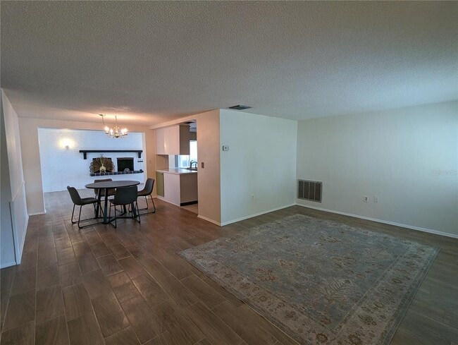 Building Photo - 4233 Hillsdale Dr