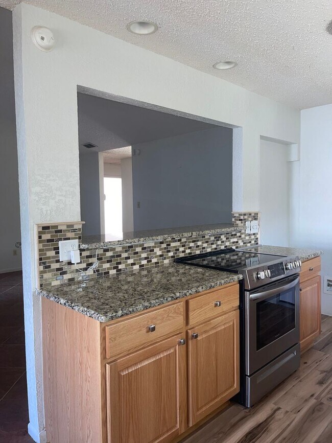 Building Photo - Flour Bluff 3 bedroom 2 bathroom