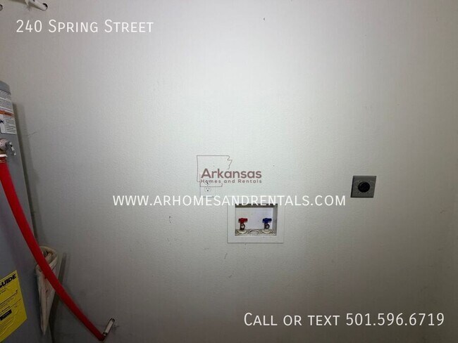 Building Photo - 240 Spring St