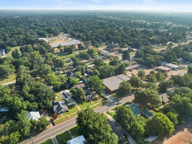 Building Photo - Available Now! Charming, Updated 3-Bedroom...