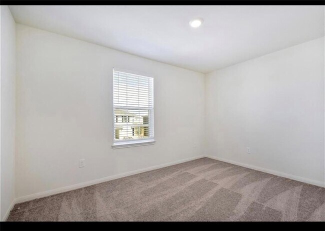 Building Photo - 313 Riverdale Dr